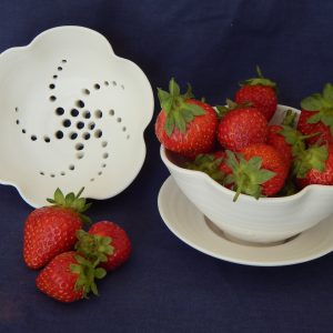 Berry bowl and saucer – small / medium / large