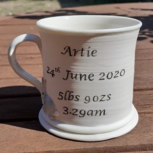 Straight-sided porcelain bee/rabbit mug – personalised option