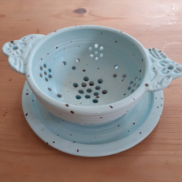 Colander and plate - Image 7